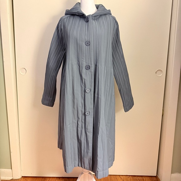 Women's Pleated Blue Hooded Puffer Coat